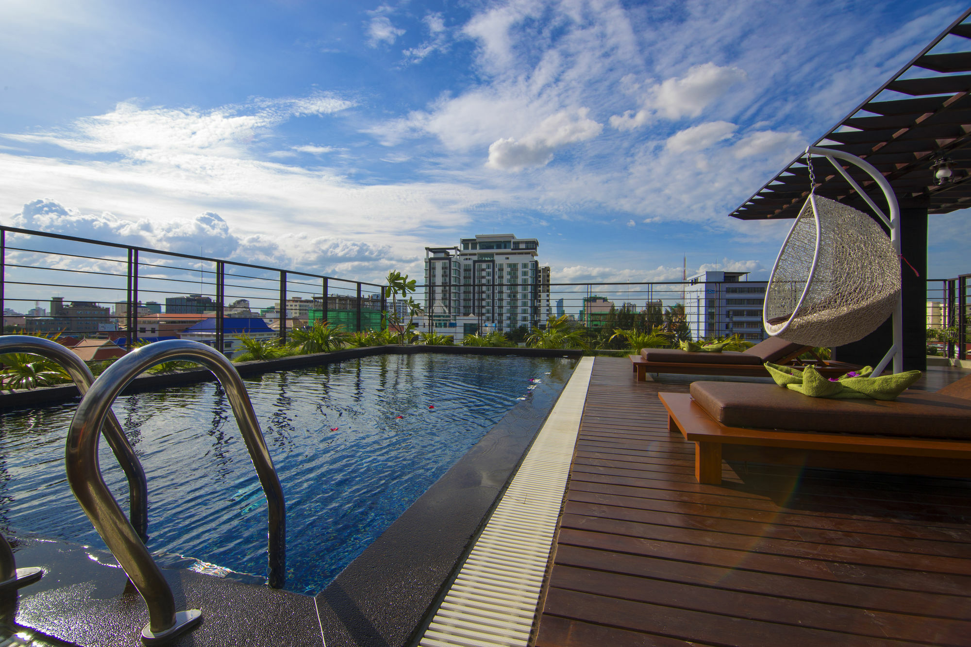 The Palm Boutique Hotel & Residence Phnom-Penh Buitenkant foto