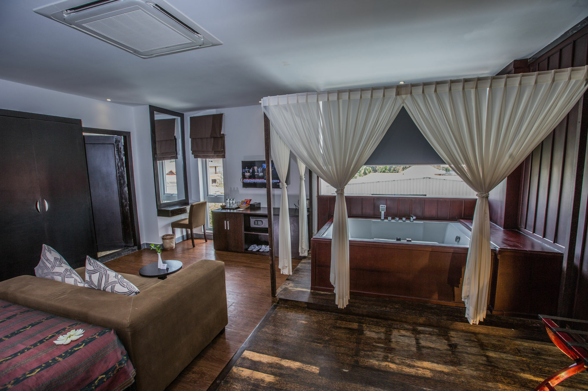 The Palm Boutique Hotel & Residence Phnom-Penh Buitenkant foto
